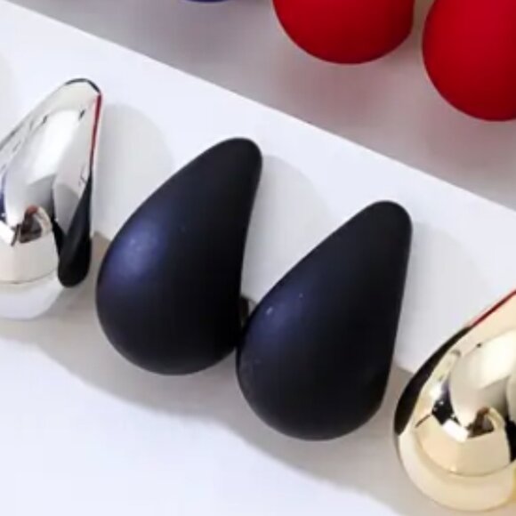 Black Water Drop Earrings NWT - Picture 1 of 3